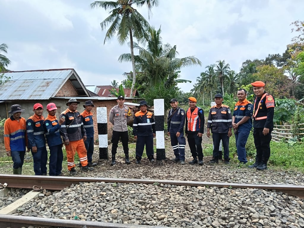 Foto: KAI dan kewilayahan melakukan Penutupan perlintasan liar