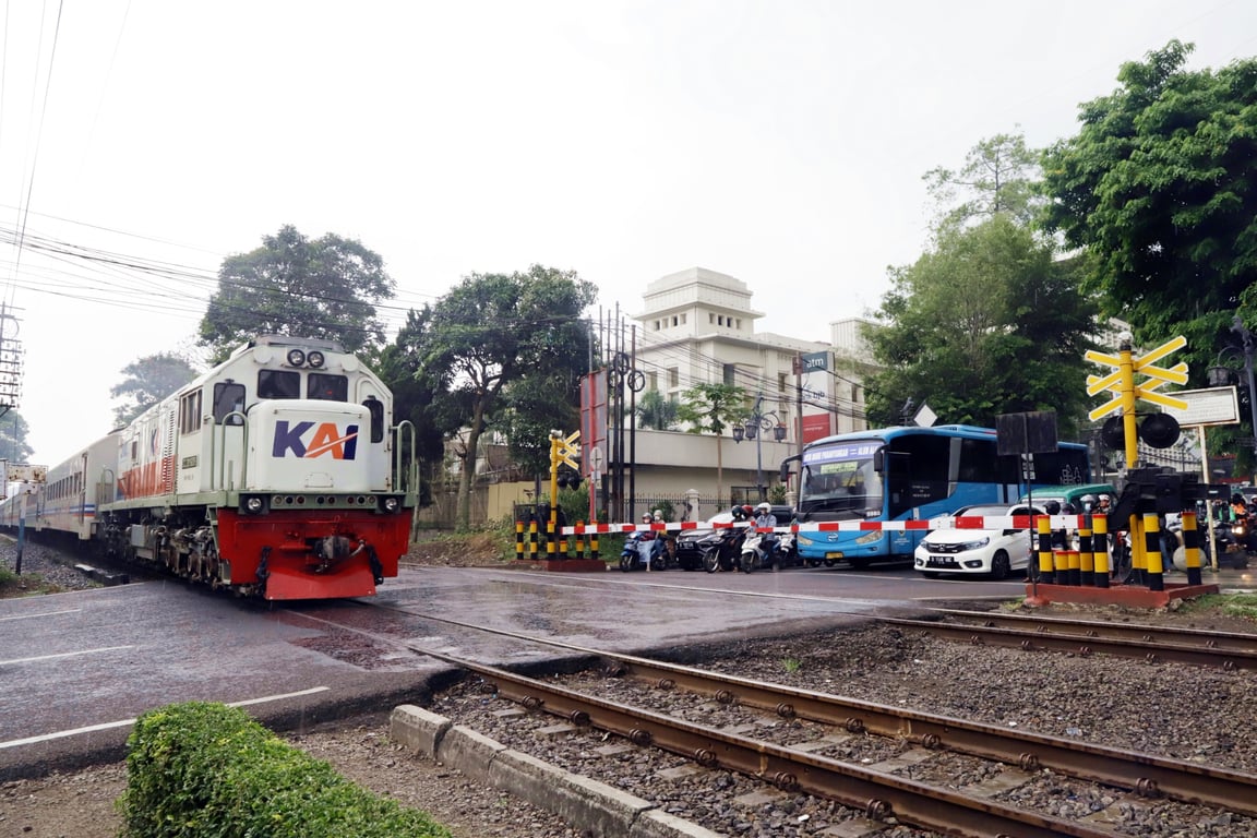 Jarak Antar Perjalanan KA Semakin Singkat: KAI Ingatkan Keselamatan di Perlintasan Sebidang Sesuai Undang-Undang Perkeretaapian