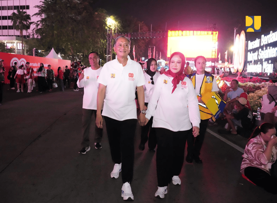 Kiri baris terdepan Terdepan - Menteri Pekerjaan Umum, Dody Hanggodo