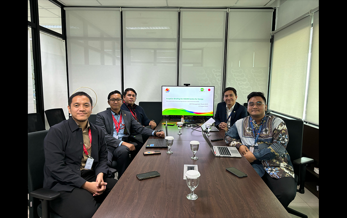 JMT Senior Programme Officer and the Energy and Mineral Division of the ASEAN Secretariat provide briefing to the ACE.