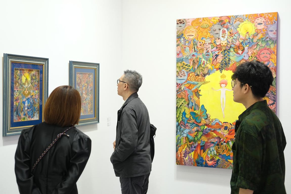 Atreyu Moniaga dan beberapa karyanya di Art Jakarta 2025