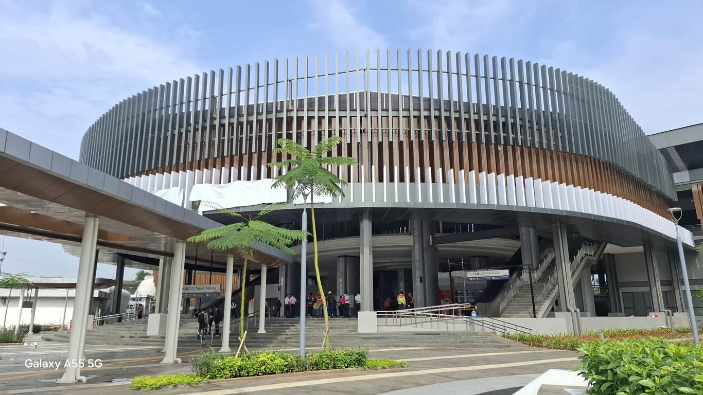 Suasana Gedung Baru Stasiun Tanah Abang