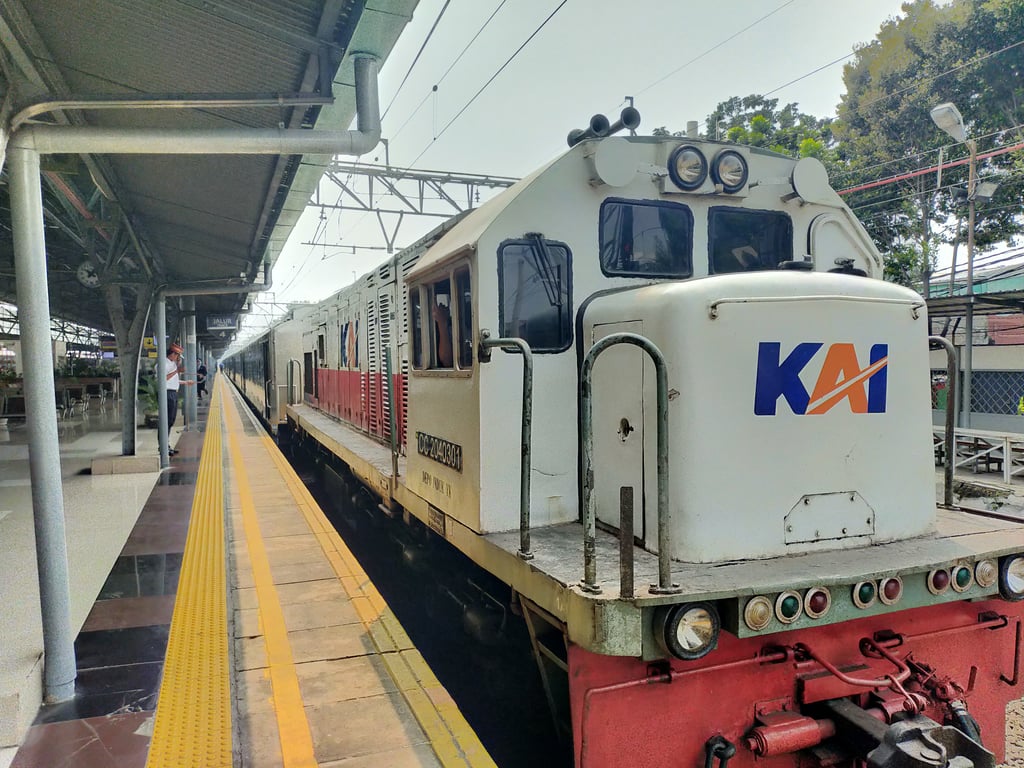  Lokomotif di Stasiun Pasarsenen