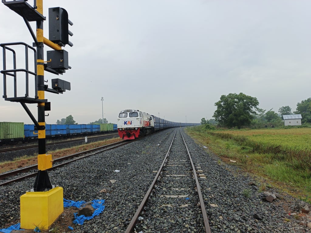Foto : Operasional kereta api diperkuat dengan peralatan persinyalan