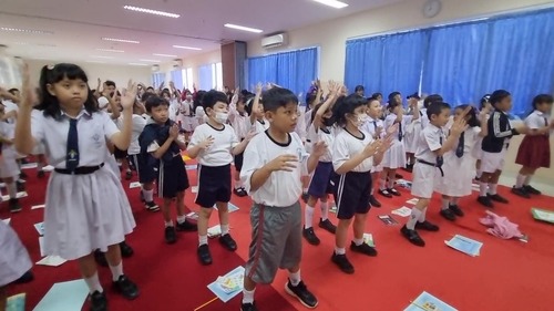 Potret keaktifan siswa siswi SD Tarakanita 5 dalam pelatihan public speaking. Sumber : dokumentasi pribadi.