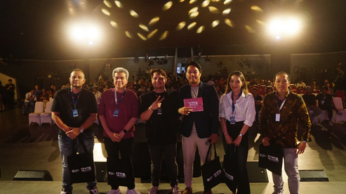 Pembicara dan Moderator Berfoto Bersama Peserta