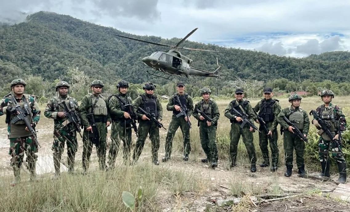 Panglima Komando Gabungan Wilayah Pertahanan (Pangkogabwilhan) III, Letjen TNI Bambang Trisnohadi (Tengah). Foto: Istimewa