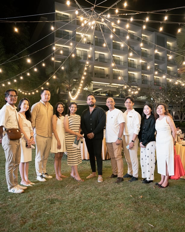 Tim marcomm Swiss-Belhotel International Bali Region bersama para pembicara