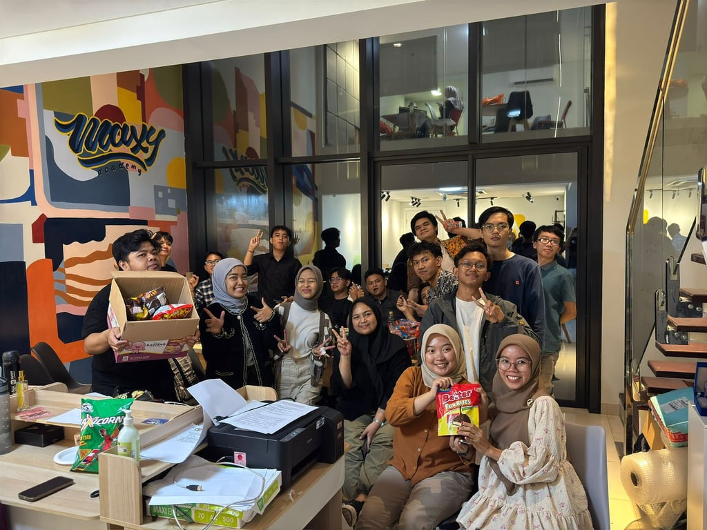 Momen kebersamaan antara Maxy Warriors dan Maxians