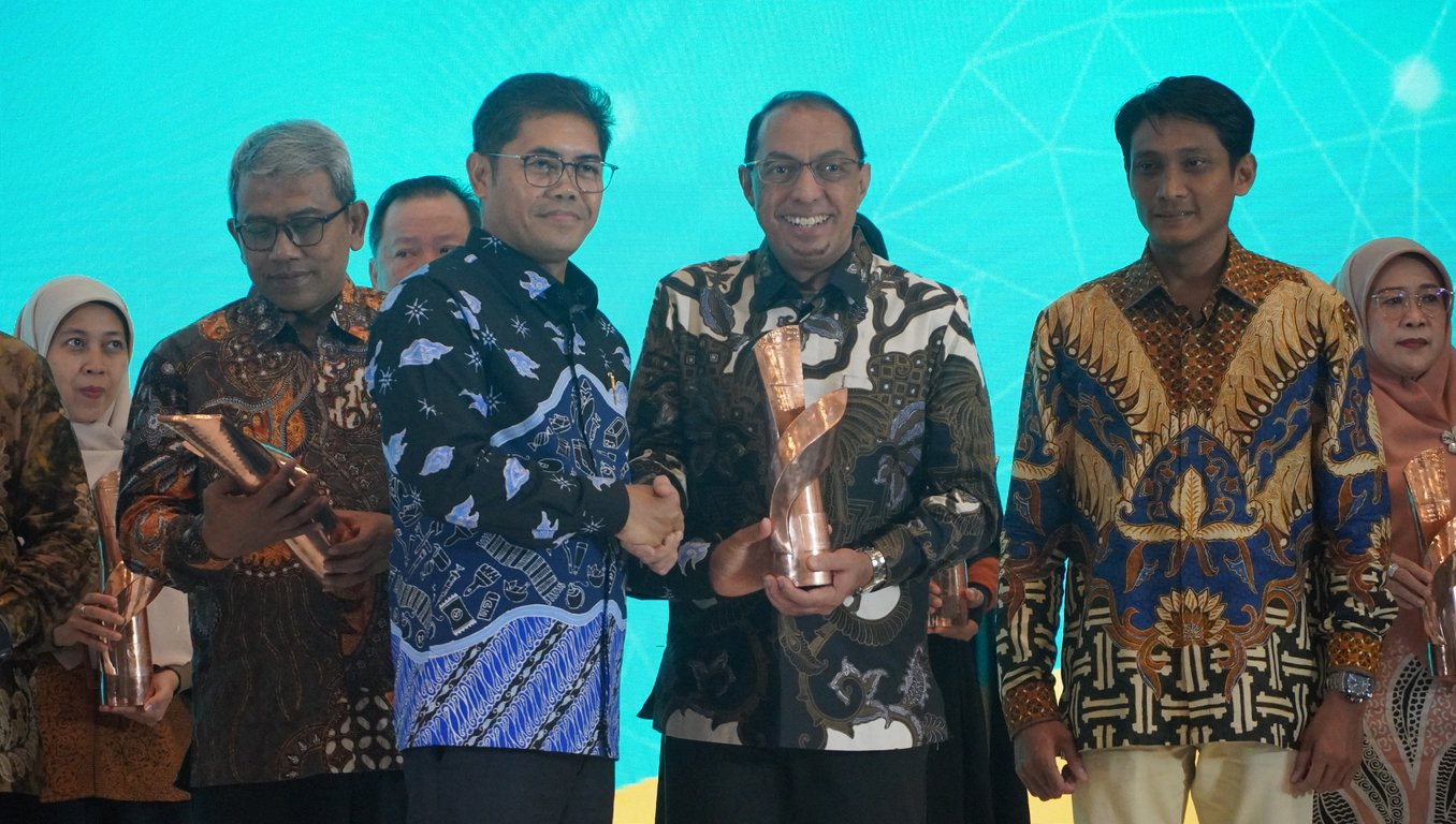 Danasyariah raih penghargaan Best Financial Support dari Kementrian Perindustrian.