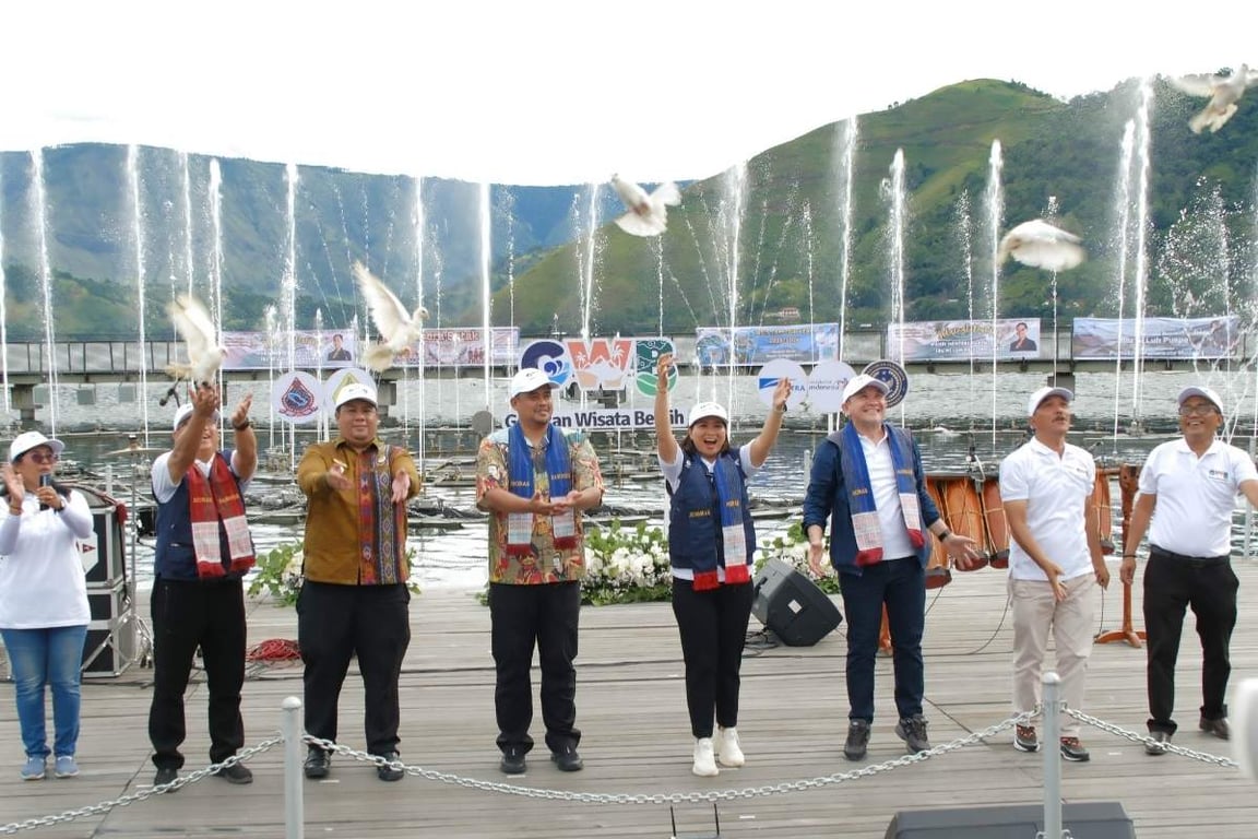 Gerakan Wisata Bersih & Peluncuran Visit Samosir Years 2025-2026 di Waterfront Pangururuan