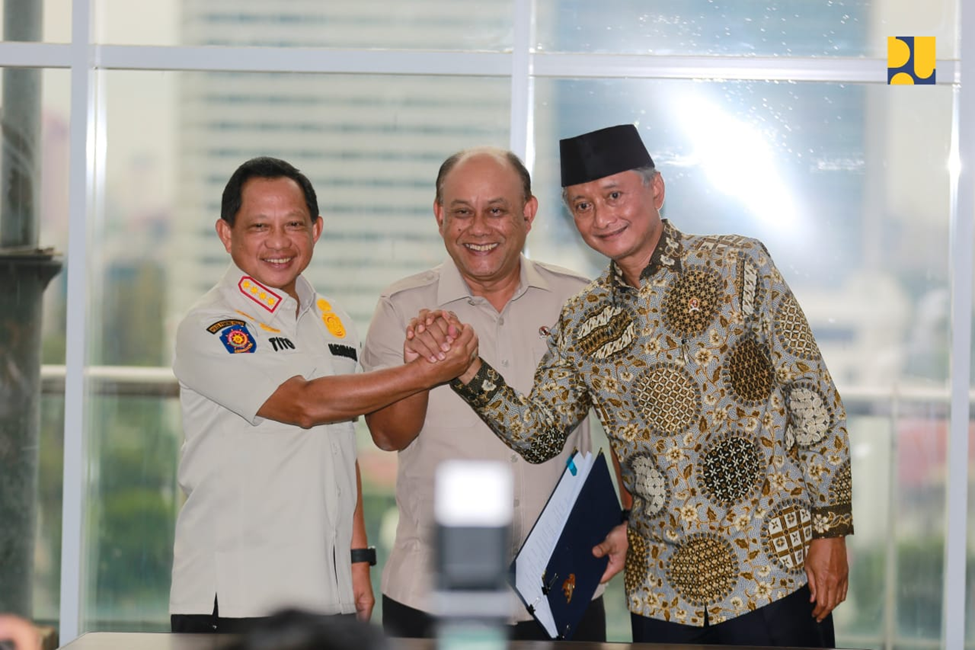 Paling kanan - Menteri PU, Dody Hanggodo