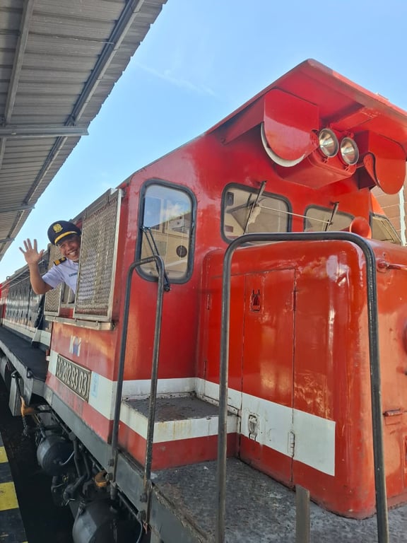 Foto : Masinis Susiswo saat akan bertugas