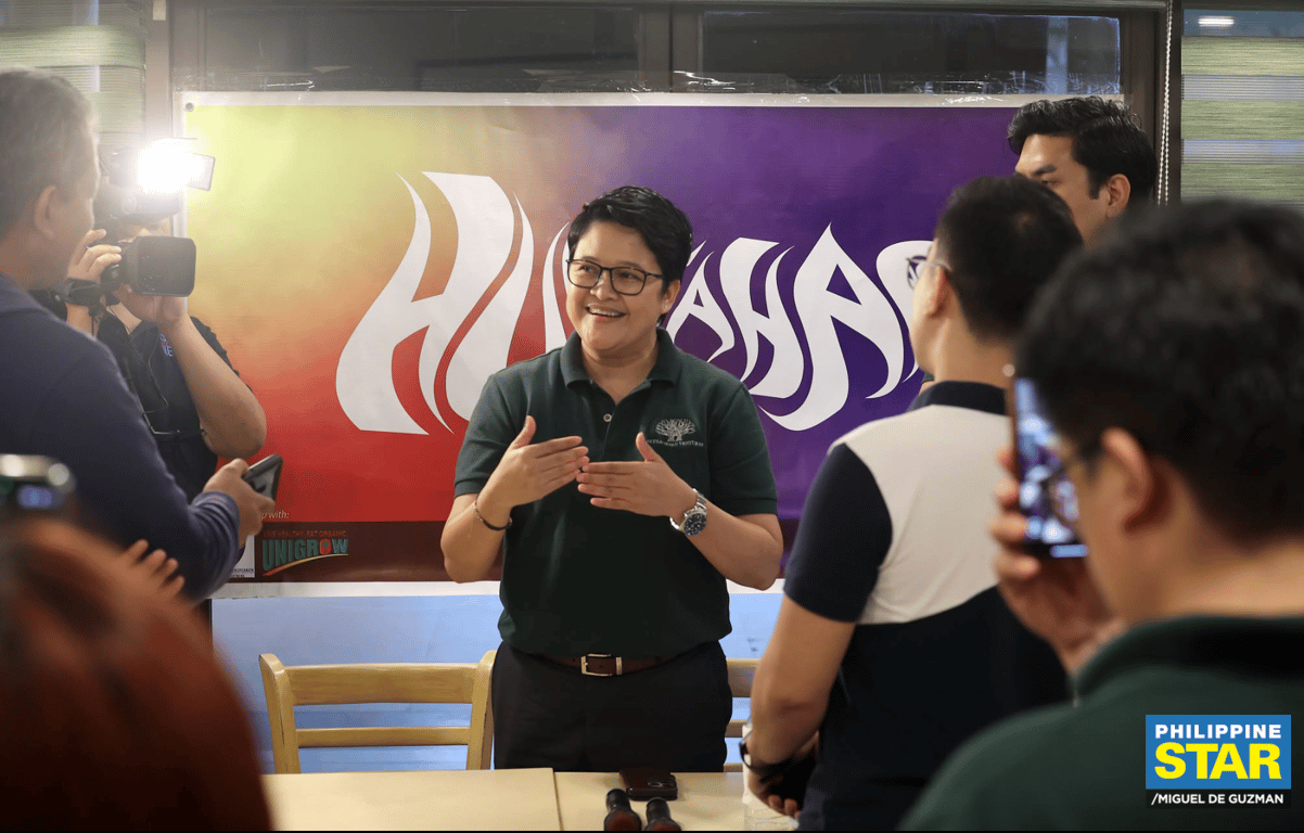 Annabelle Tungol with the Press - Source: Philippine Star / Miguel De Guzman