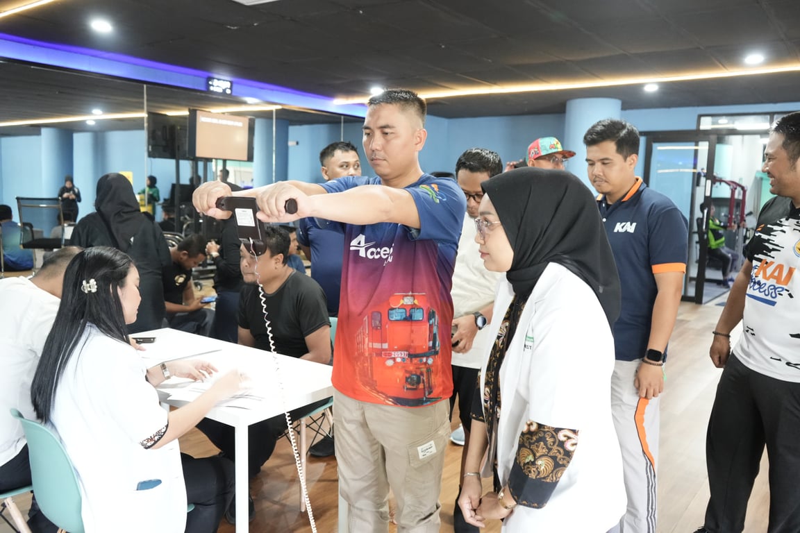 Foto : Pegawai KAI saat sedang melakukan salah satu Program Employee Well Being