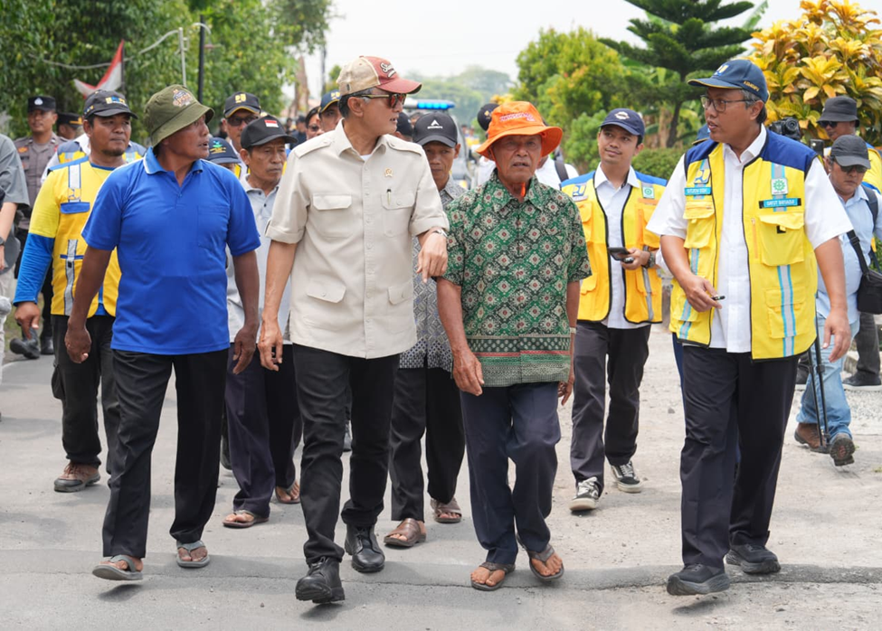 Baju coklat – Doddy Hanggodo Menteri Pekerjaan Umum