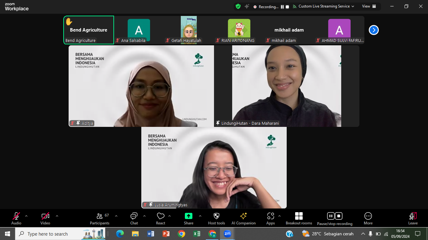 Aditya Putri dan Lusia Arumingtyas menjadi pembicara di Webinar Jurnalisme Lingkungan.