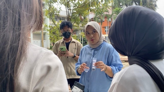 Dara sedang menjadi Fasilitator di AIESEC UI Global Volunteering (Sumber: Dok. WateryNation)