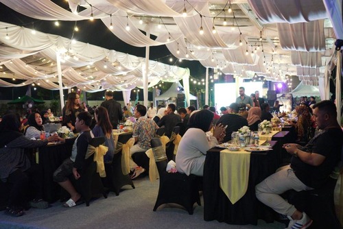 Konsumen Properti Mengikuti Kegiatan Gala Dinner (Dok. Parkland Podomoro)