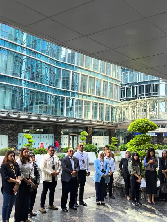 Bapak Fandi Imawan selaku Regional Business Support Head BRI Region 6/Jakarta 1 meresmikan pembukaan BRI KK Landmark Pluit Jakarta Utara