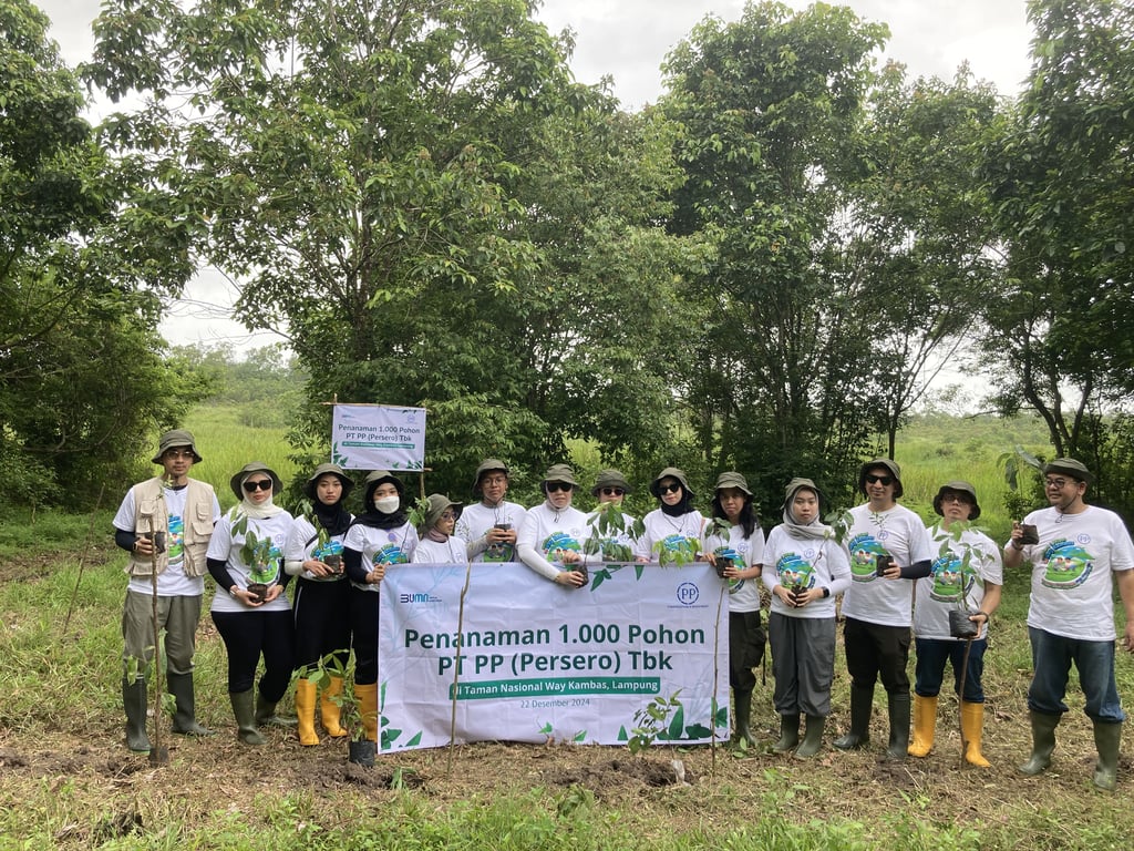 Praktik CSR penanaman pohon oleh PT PP (Persero) Tbk (Foto: Tim LindungiHutan)