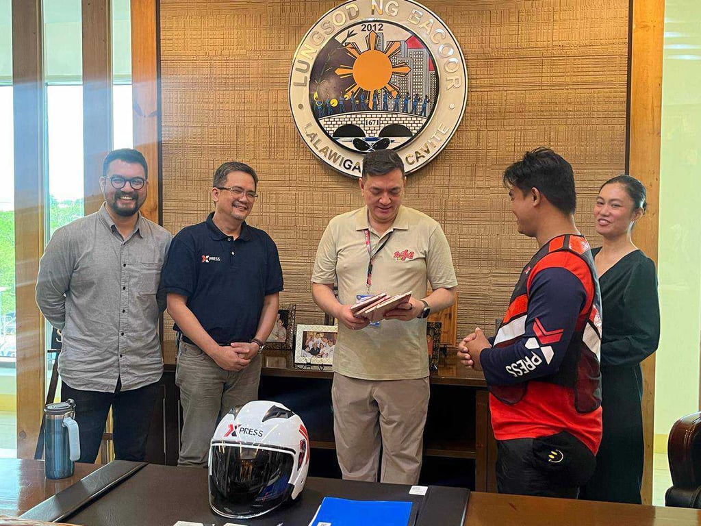 <i>Mr. Josh Callueng - Xpress Head of Operations, Mr. Robert Belda - Xpress Head of Mobility & Transport, Mayor Strike Revilla, Xpress Rider, Ms. Kath Caday</i>