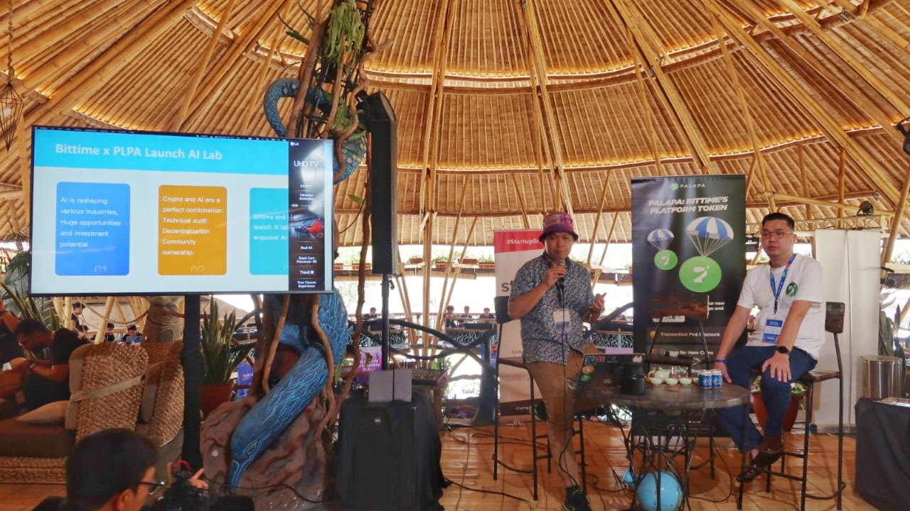 <em>Company Doc: Yevon (Left) & Jimmy (Right) on 'Building Decentralized AI Apps on Internet Computer Protocol (ICP)' Workshop</em>