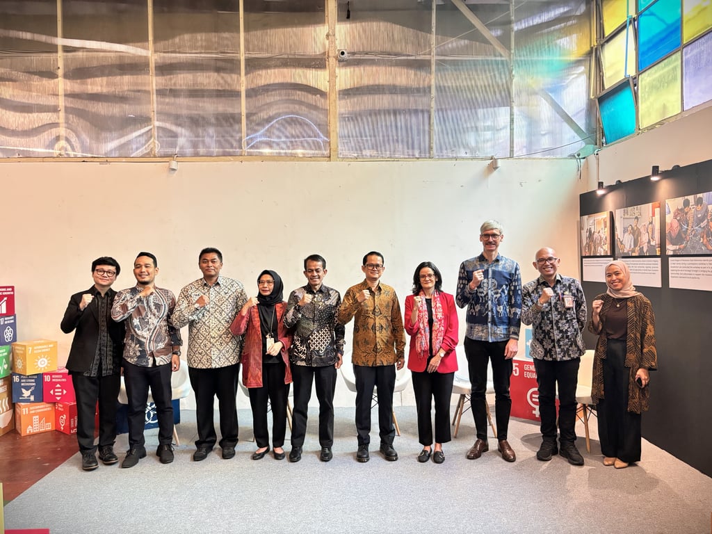 Tim UNDP Indonesia team bersama perwakilan dari Kementerian PPN/Bappenas, Kementerian Sosial RI, Kementerian Lingkungan, Kedutaan Jerman, OIKN, BPDLH, BRIN, Equitree dan Bappeda DKI Jakarta.