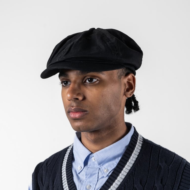 Bodypack Lambeth Newsboy Cap Outfit Liburan