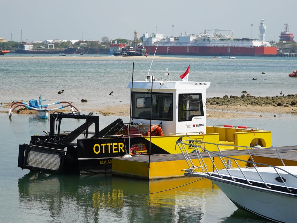 OTTER (Offshore & Tidal Trash Extraction Rig) merupakan kapal pembersih sampah yang beroperasi di sepanjang pesisir Tanjung Benoa, Bali.