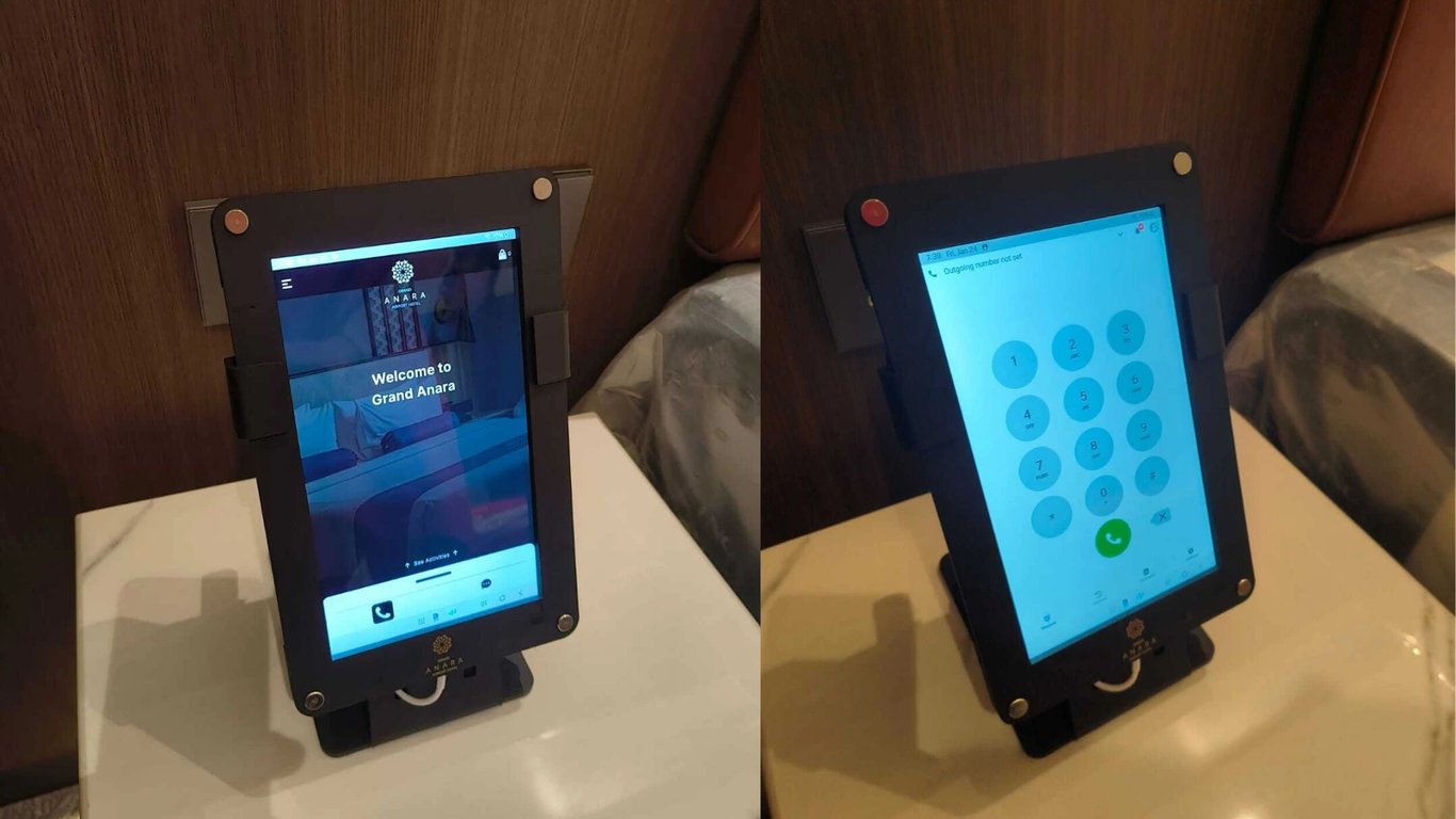Tampilan MiiTel di tablet kamar tamu Grand Anara Airport Hotel
