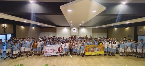 Coach Priska Sahanaya Menginspirasi di SMP Santo Antonius Melalui Public Speaking bersama PRONAS dan SINOTIF