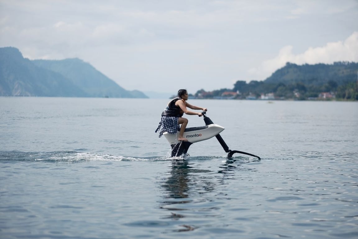 <i>Manta Water Bike di Marianna Resort & Convention Tuktuk Samosir</i>