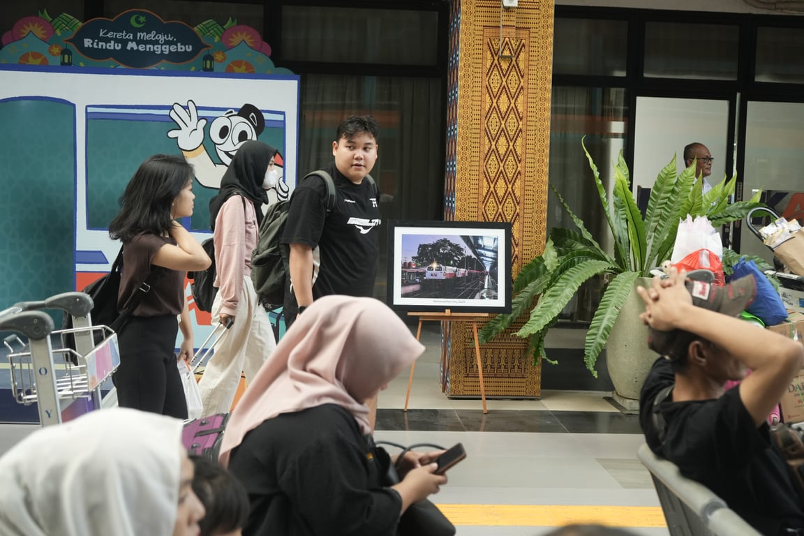 Foto : Suasana pameran foto dan Mini Expo di stasiun Kertapati