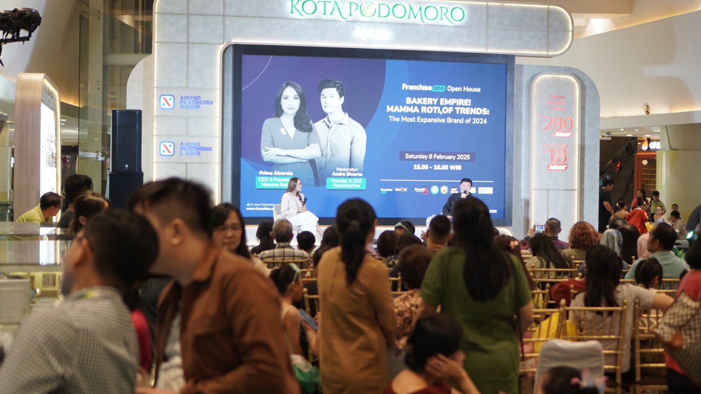 FranchiseOne Open House, Central Park Mall, Jakarta Barat, Prima Alvernia Handayaningtyas (CEO & Founder Mamma Roti) beserta Andre BInarto (CEO & Founder FranchiseOne).