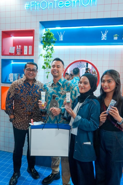 Raffi Ahmad bersama Menteri Ekonomi Kreatif Teuku Riefky Harsya mengunjungi booth Pasta del Capitano di The BFF Festival 2025, mendukung hadirnya brand oral care legendaris asal Italia di Indonesia