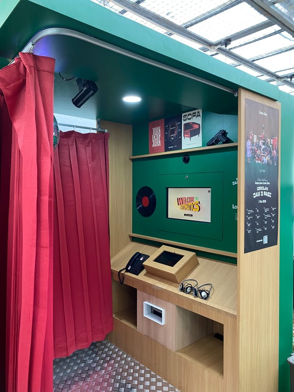 <i>Bentuk photobox Photomatics x Lomba Sihir yang berada di M bloc, Jakarta Selatan. (Dokumen Photomatics)</i>