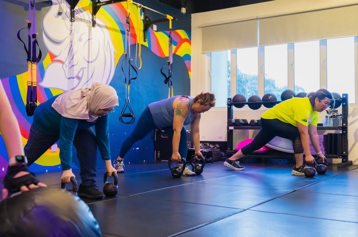 Beginner-friendly strength training programs in a group format