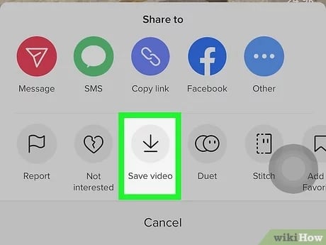   Opsi “Save video” untuk mengunduh konten di TikTok