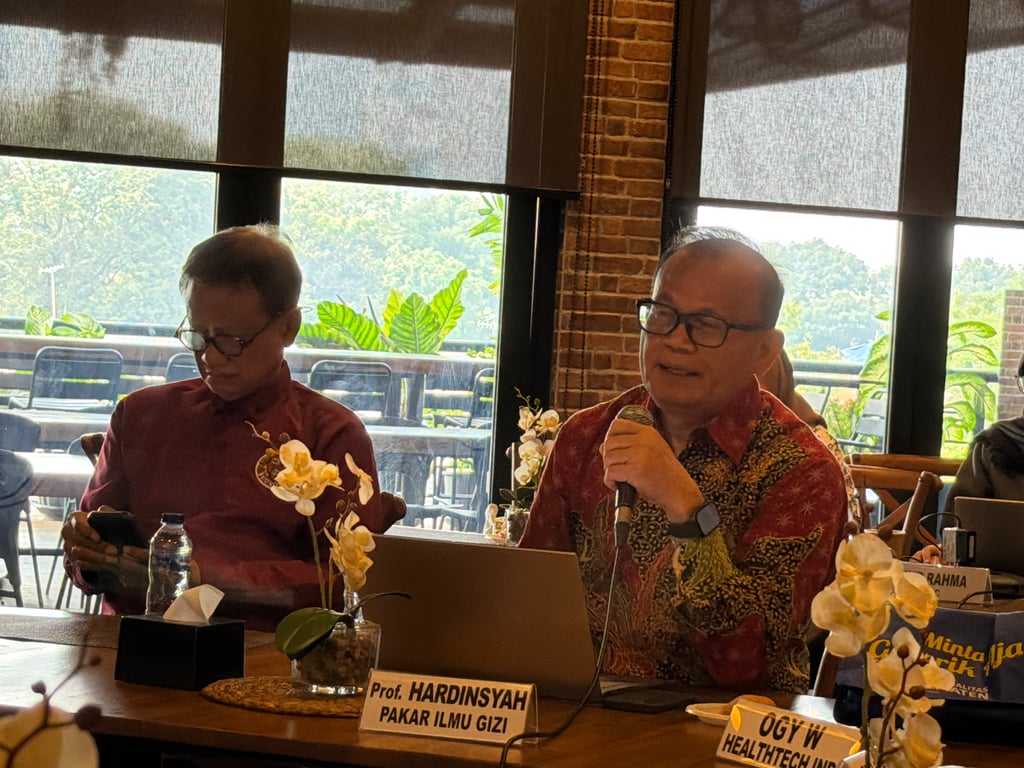 Prof. Dr. Ir. H. Hardinsyah, MS (Pakar Gizi / Guru Besar Tetap Ilmu Gizi IPB University) tengah memaparkan pandangannya. Beliau menekankan pentingnya ketahanan pangan dan gizi sebagai fondasi tak terpisahkan dari kedaulatan kesehatan bangsa.