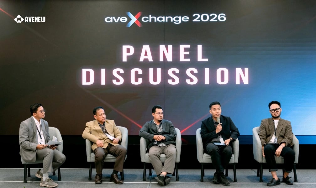 Sesi panel discussion AveXchange 2026 yang dimoderatori oleh Bayu Aditya Firmansyah bersama para panelis (dari kiri ke kanan): Ika Avianto, Agus Rianto, Tri Sutrisno, dan Aditya Pradana.