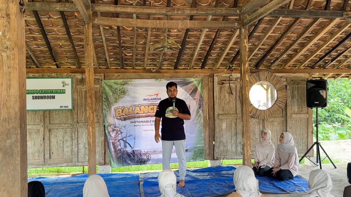 CEO Balancia menyampaikan sambutan kepada para peserta selama kegiatan.