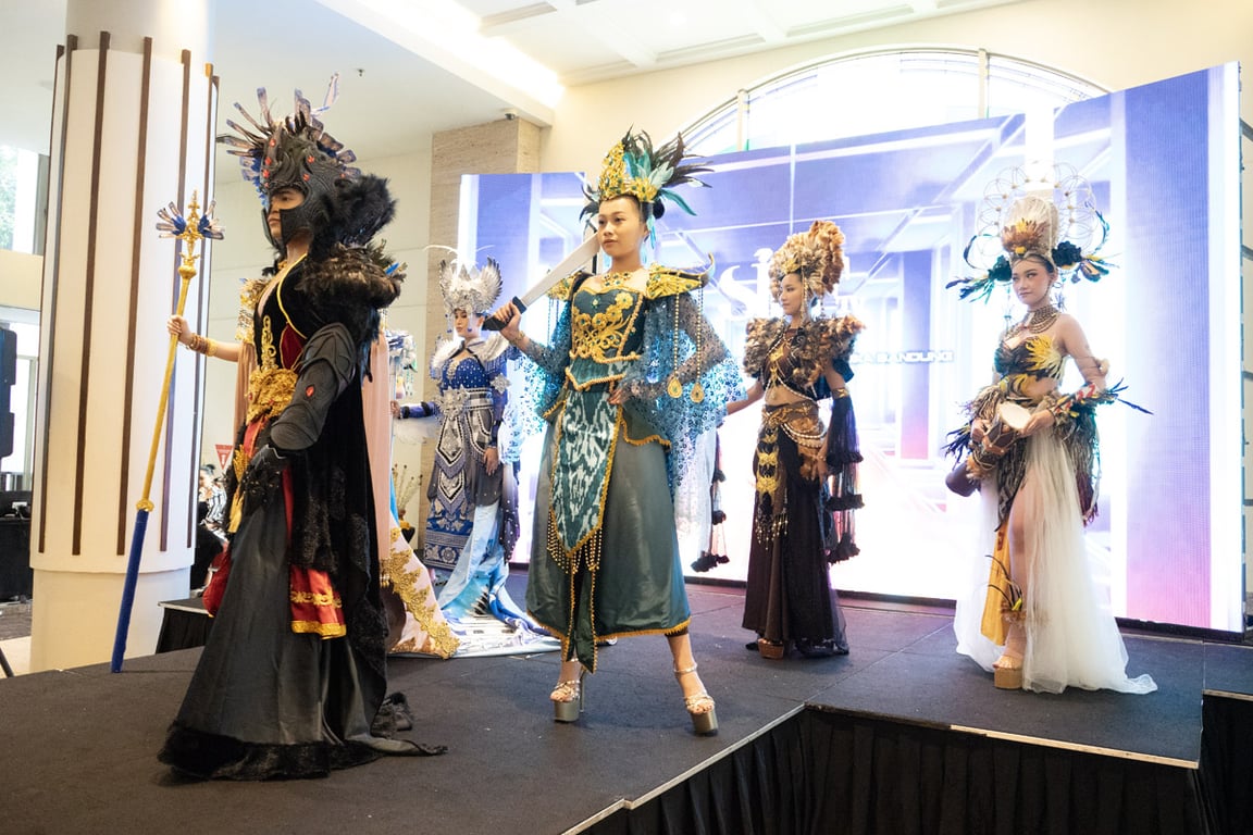 Parade kostum Mister dan Miss Teenager 2025