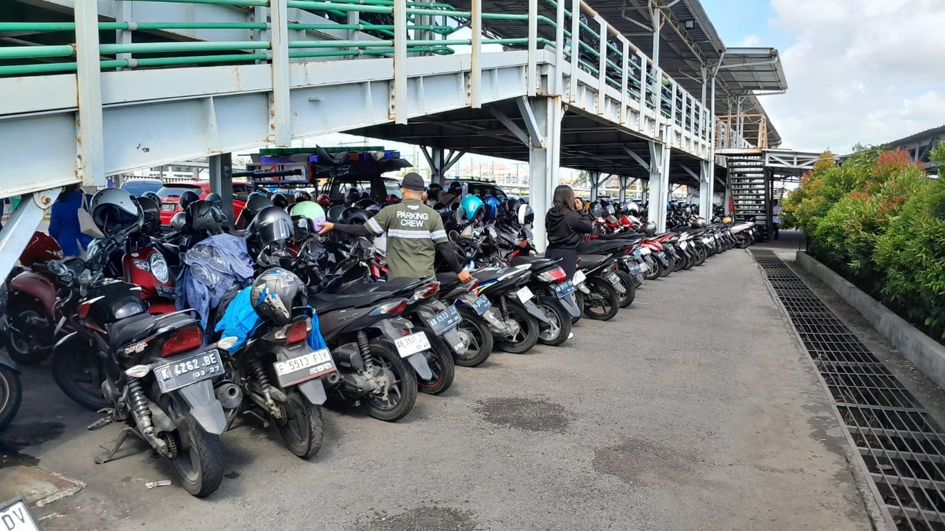 Parkir resmi KAI Services