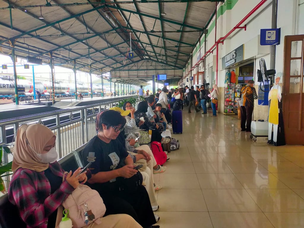 Suasana Penumpang di Stasiun Madiun
