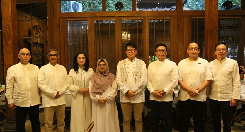 Jajaran Dewan Komisaris, Dewan Pengawas Syariah dan Direksi PT Asuransi BRI Life dalam kegiatan berbagi berkah Ramadhan bertema The Board’s Charity Engagement