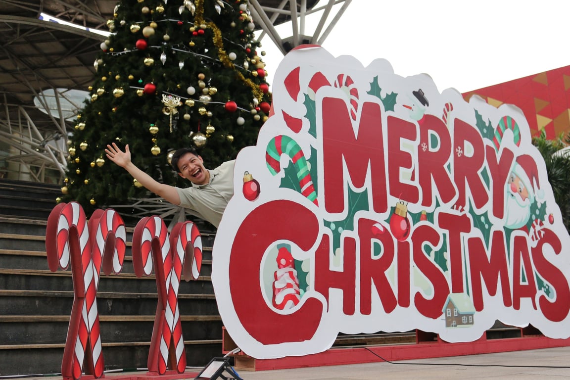 <i>Wonderful Christmas Decoration - Outdoor Mall</i>