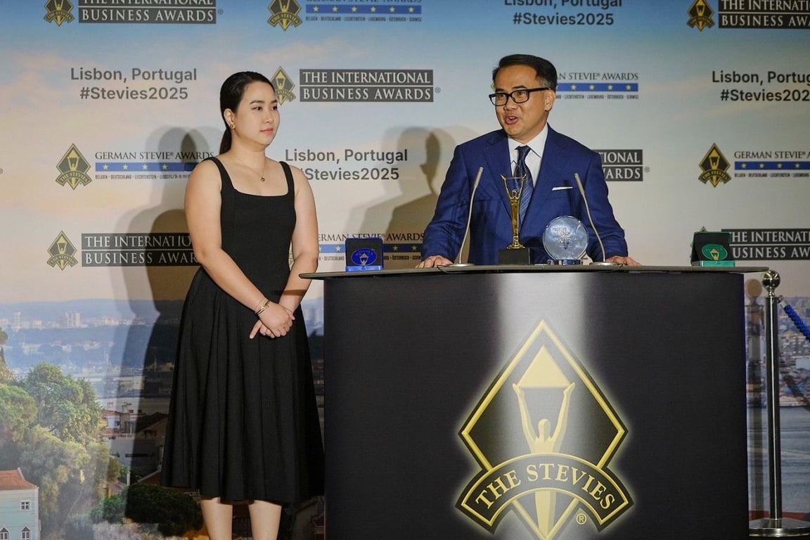 Multisys CEO Vic Tria delivers acceptance speech alongside Multisys COO Atty. Kath Mila during the International Business Awards banquet in Lisbon, Portugal