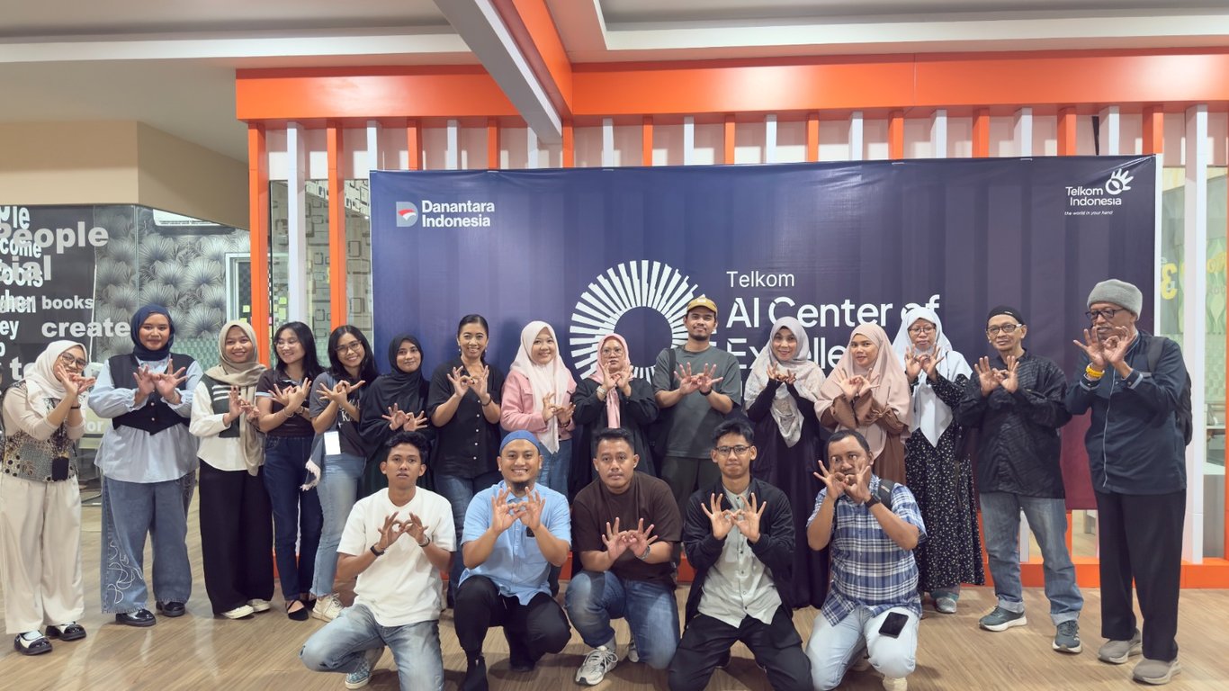 Sesi foto bersama AI Clinic for Business AIC Makassar