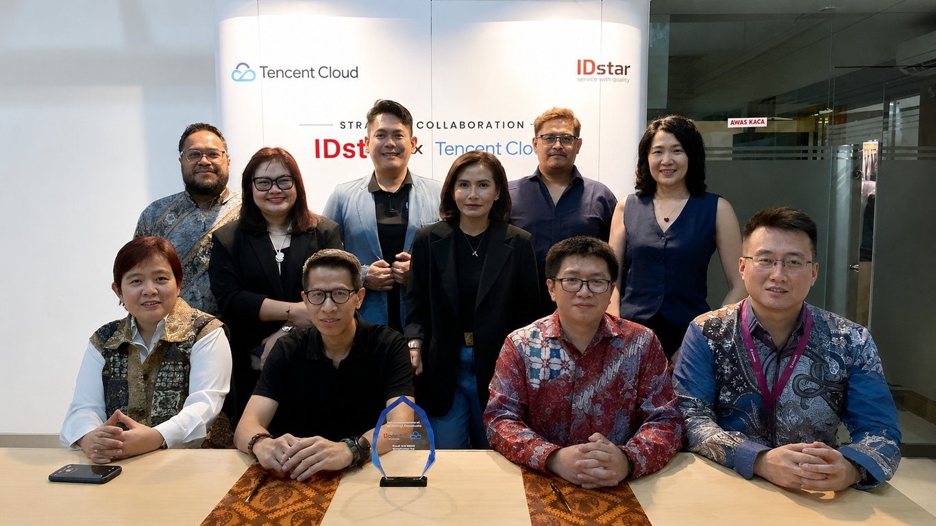 Perwakilan IDstar dan Tencent Cloud Berfoto Bersama